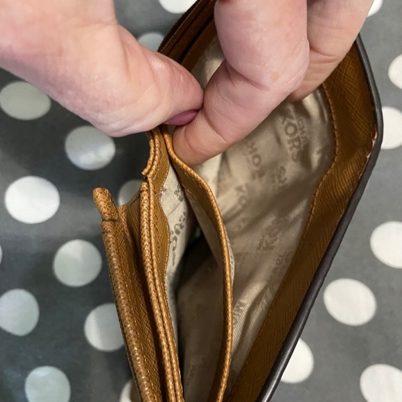 100% Authentic Michael Kors women’s wallet - Picture 5 of 10